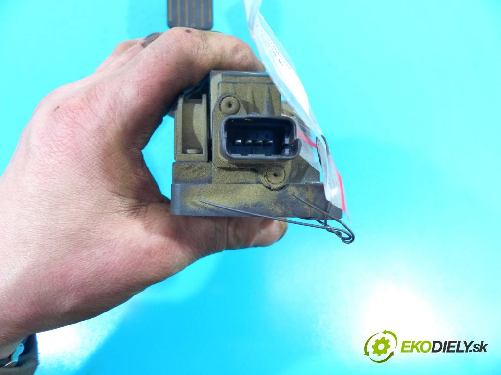 Peugeot 206 1.4 hdi 68 HP manual 50 kW 1398 cm3 3- pedále 0280752237 (Pedále)