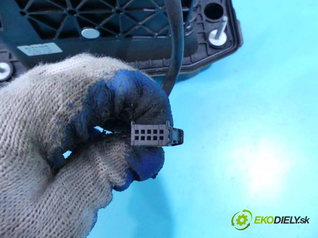 Skoda Superb II 2008-2015 3.6 V6 260 HP automatic 191 kW 3597 cm3 4- Páka: Změny: stupeň,rýchlosť 3C1713025H (Rýchlostné páky / kulisy)