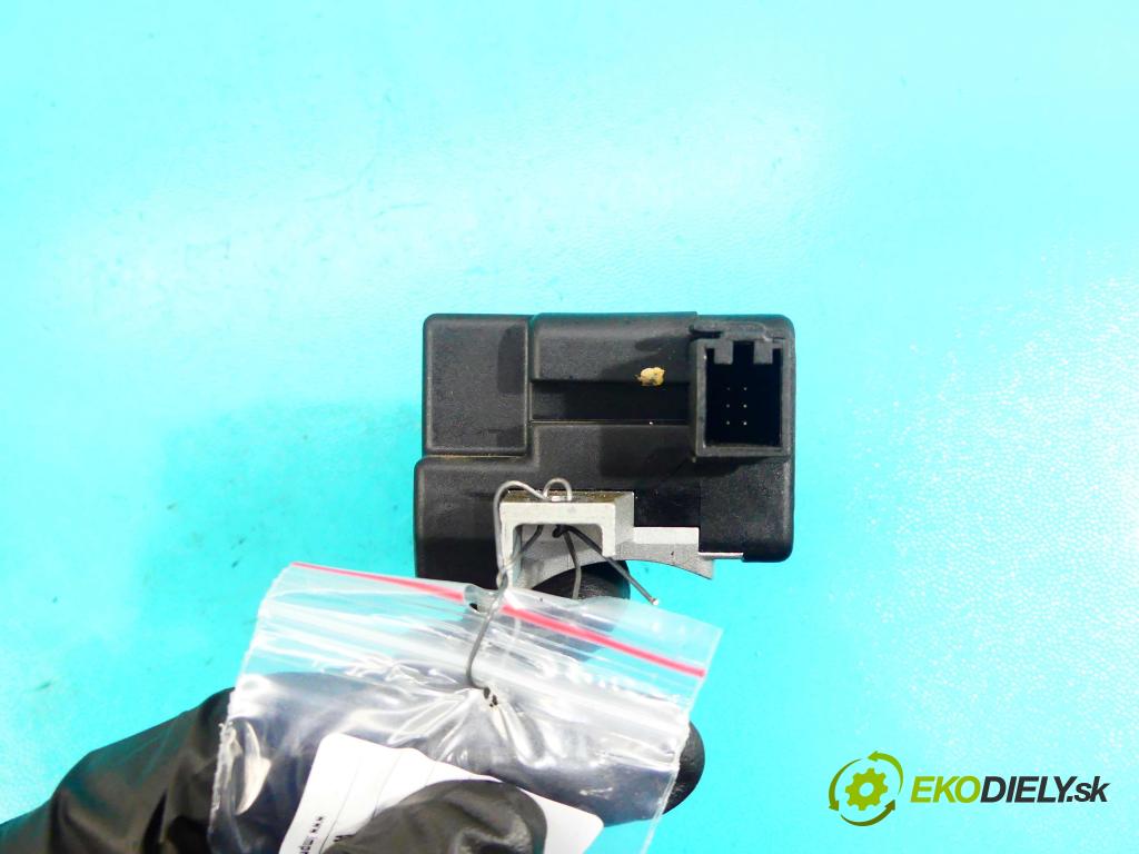 Audi A4 B8 2007-2015 2.0 tdi 136 HP manual 100 kW 1968 cm3 5- Blokáda: řízení: 8K0905852D (Ostatné)