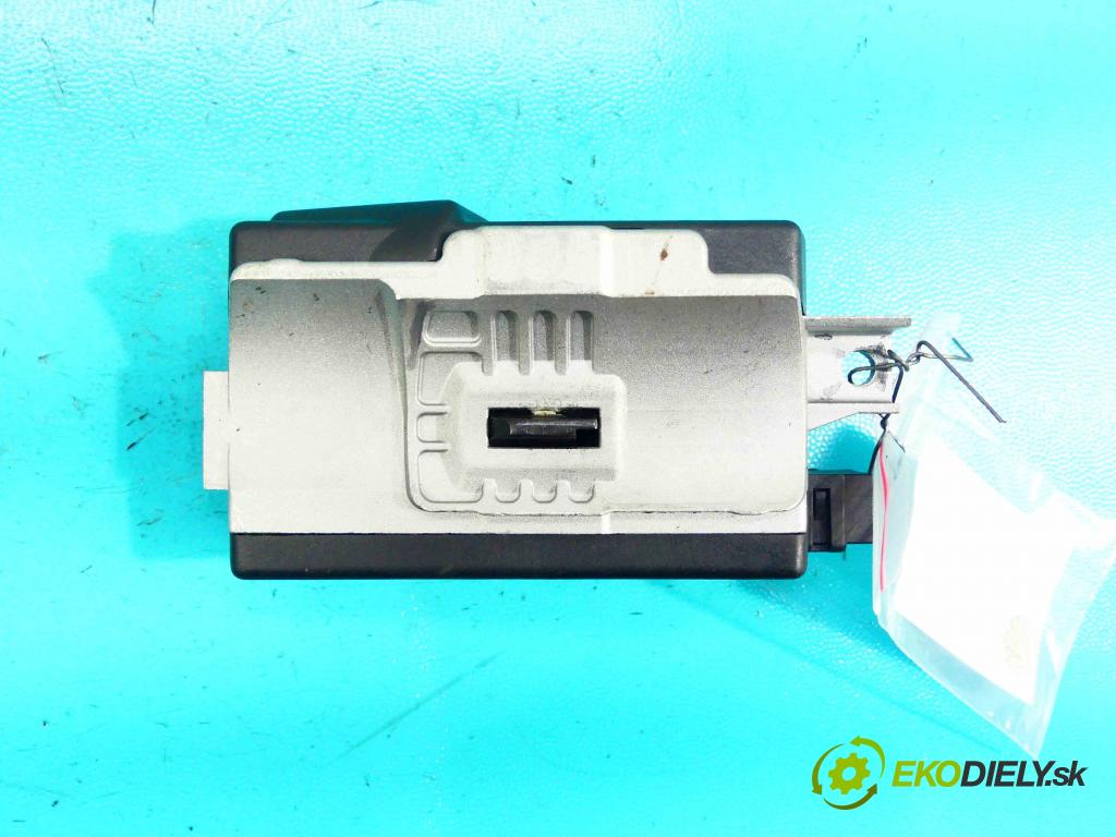 Audi A4 B8 2007-2015 2.0 tdi 136 HP manual 100 kW 1968 cm3 5- Blokáda: řízení: 8K0905852D (Ostatné)