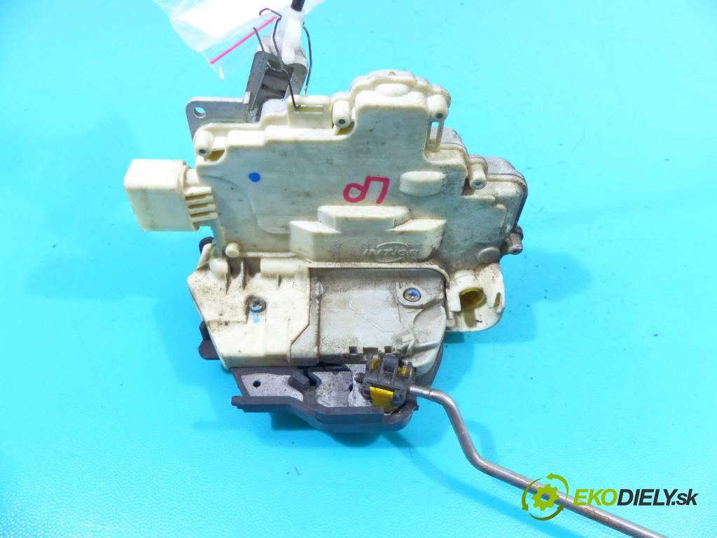 Audi A4 B7 2004-2008 2.0 tdi 140 hp manual 103 kW 1968 cm3 5- zámek přední levý