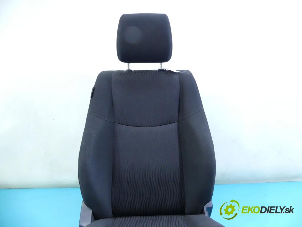 Suzuki Swift Mk7 2010-2017 1.2 16v 94 HP manual 69 kW 1242 cm3 5- Sedačka pravý  (Sedačky, sedadlá)