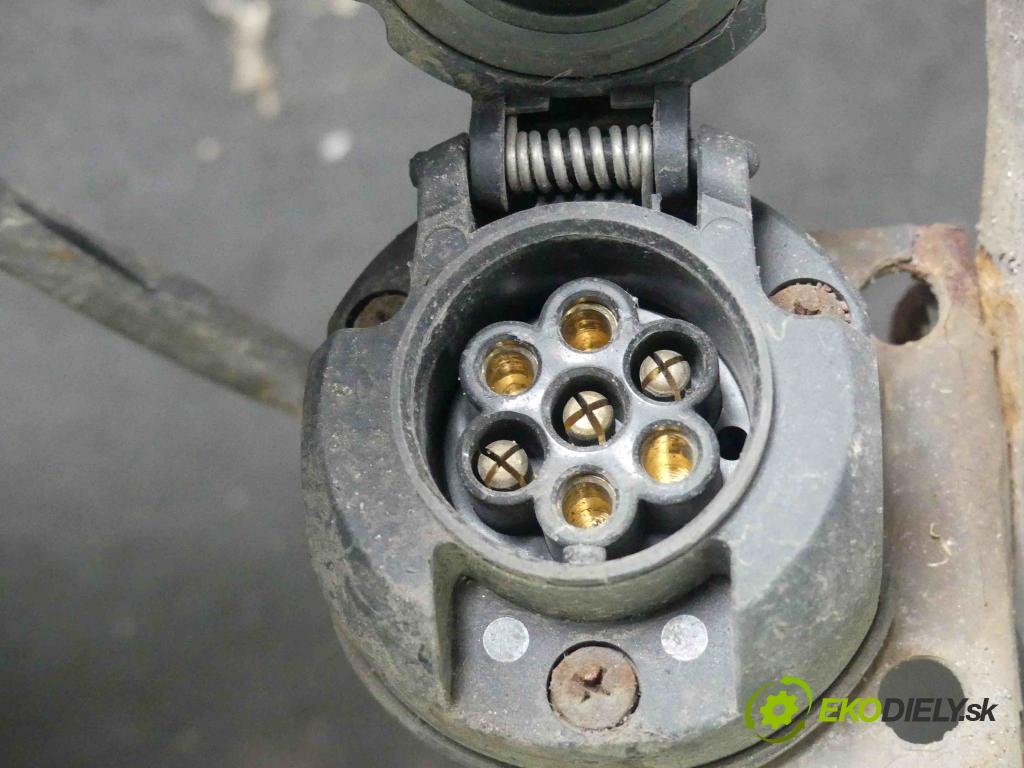 Citroen C3 Picasso 2008-2017 1.4 16v 95 HP manual 70 kW 1397 cm3 5- Hák: vlečení:  (Ťažné zariadenia)