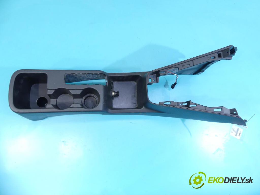 Kia Venga 1.6 16v 125 HP manual 92 kW 1591 cm3 5- operadlo 84611-1P000 (Lakťové opierky)