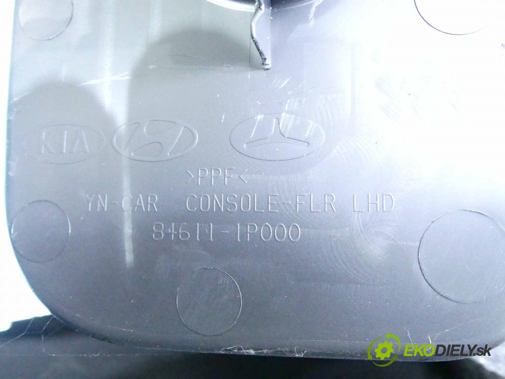 Kia Venga 1.6 16v 125 HP manual 92 kW 1591 cm3 5- operadlo 84611-1P000 (Lakťové opierky)