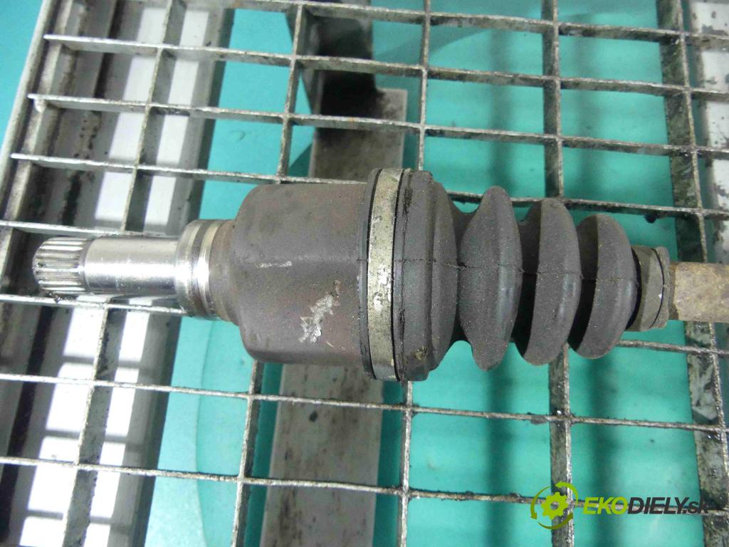 Citroen C2 1.4 73 HP manual 54 kW 1360 cm3 3- poloos ľavé  (Poloosy)