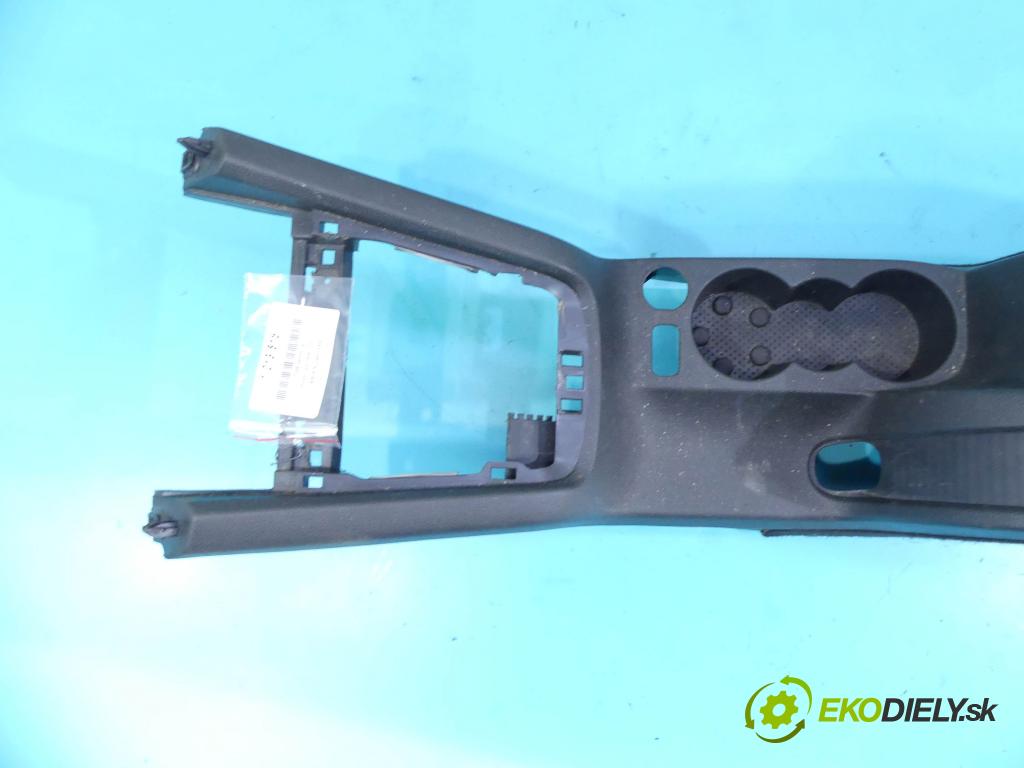 Skoda Yeti 2009-2012 1.8 TSI 160 HP manual 118 kW 1798 cm3 5- operadlo 1Z1863241A (Lakťové opierky)