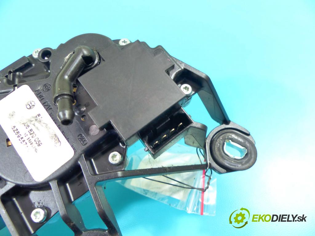 Vw Fox 1.2 6V 54 HP manual 40 kW 1198 cm3 3- motor stieračov zadné