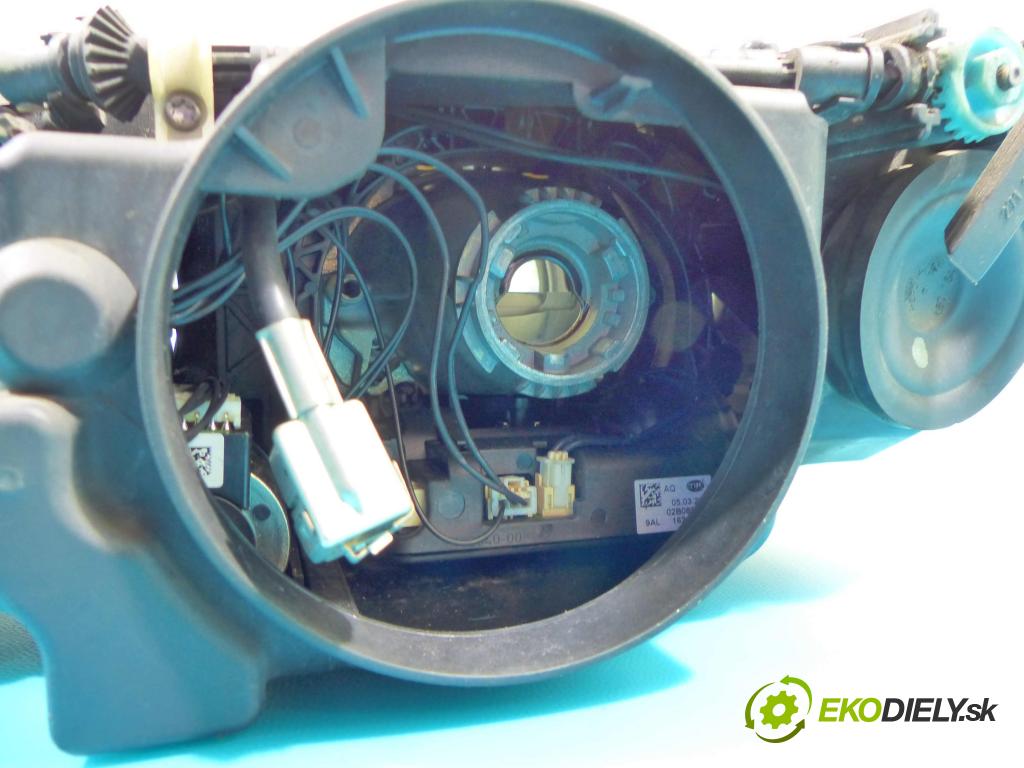 Vw Touareg I 2002-2010 2.5 tdi 174 HP automatic 128 kW 2461 cm3 5- Reflektor: pravý 7L6941032C (Pravé)