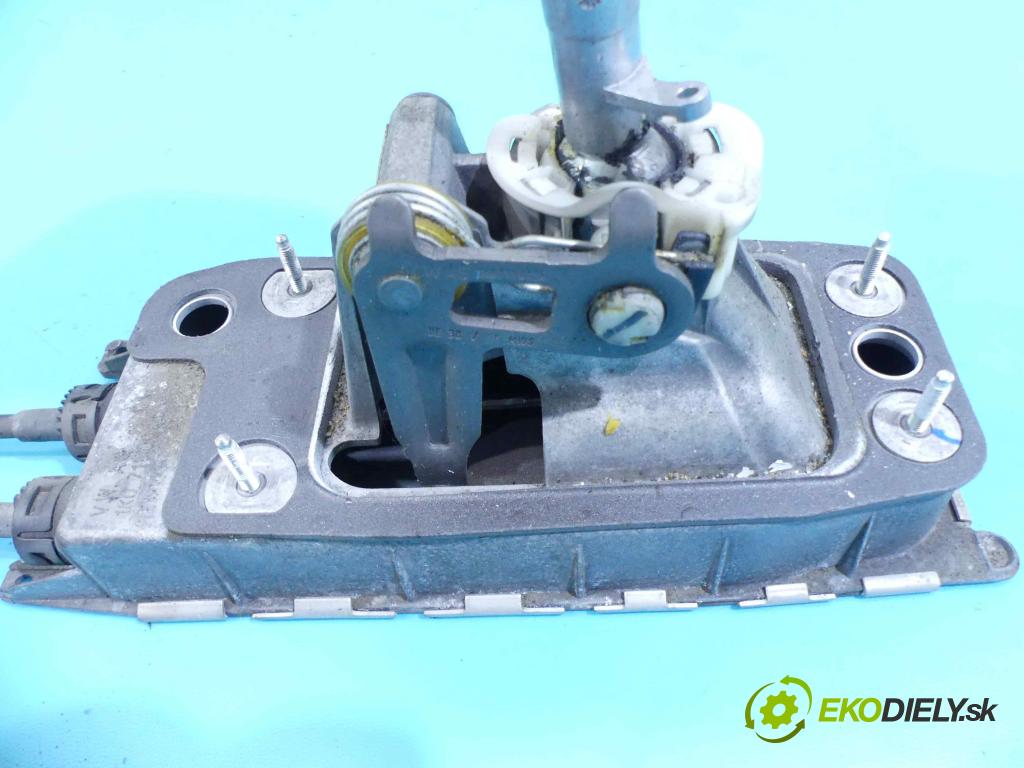 Vw Scirocco II 2008-2017 2.0 tdi 140 HP manual 103 kW 1968 cm3 3- Páka: Změny: stupeň,rýchlosť 1K0711049CK (Rýchlostné páky / kulisy)