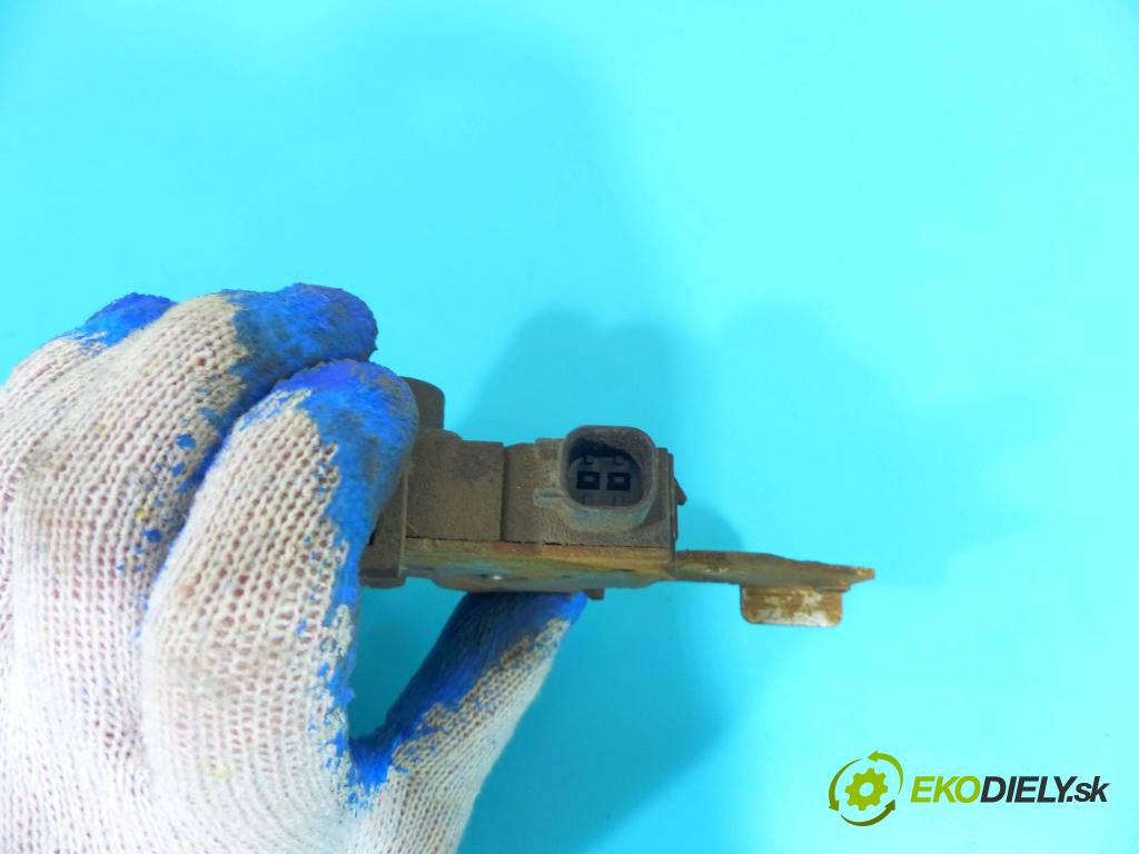 Ford Mondeo Mk3 2000-2007 2.0 16v 145 hp manual 107 kW 1999 cm3 5- zámek kapoty