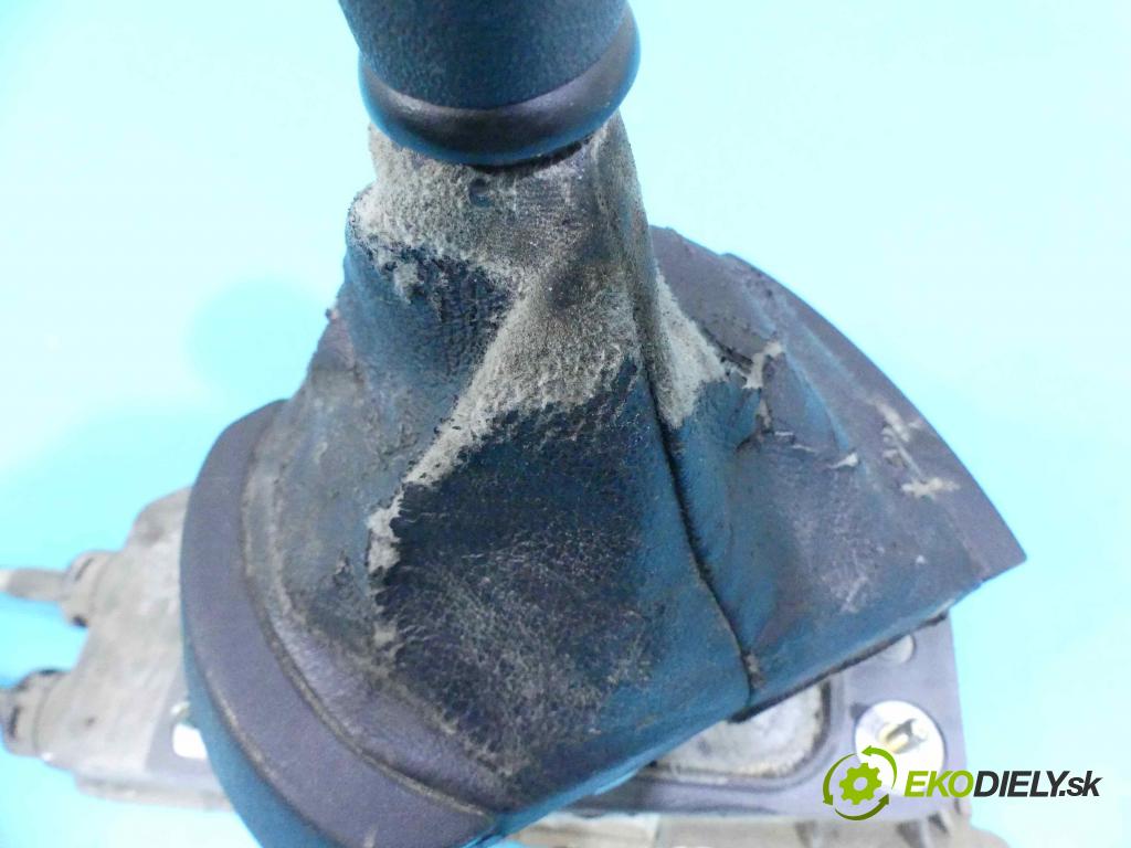 Seat Cordoba II 6L 2002-2008 1.4 16v 75 HP manual 55 kW 1390 cm3 4- Páka: Změny: stupeň,rýchlosť 6Q0711049AB (Rýchlostné páky / kulisy)