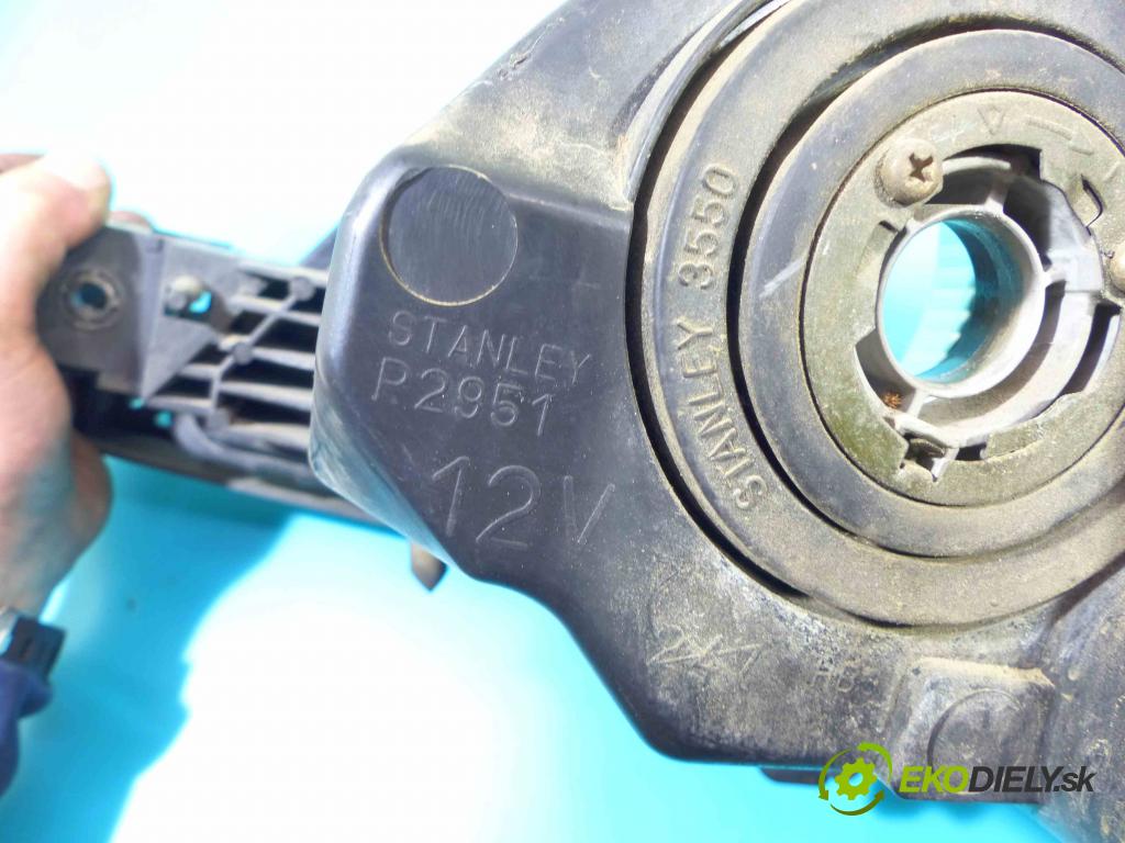 Mazda 3 I BK 2003-2009 1.6 16v 105 HP manual 77 kW 1598 cm3 5- Reflektor: pravý  (Pravé)