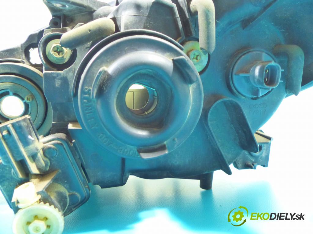 Mazda 3 I BK 2003-2009 1.6 16v 105 HP manual 77 kW 1598 cm3 5- Reflektor: pravý  (Pravé)