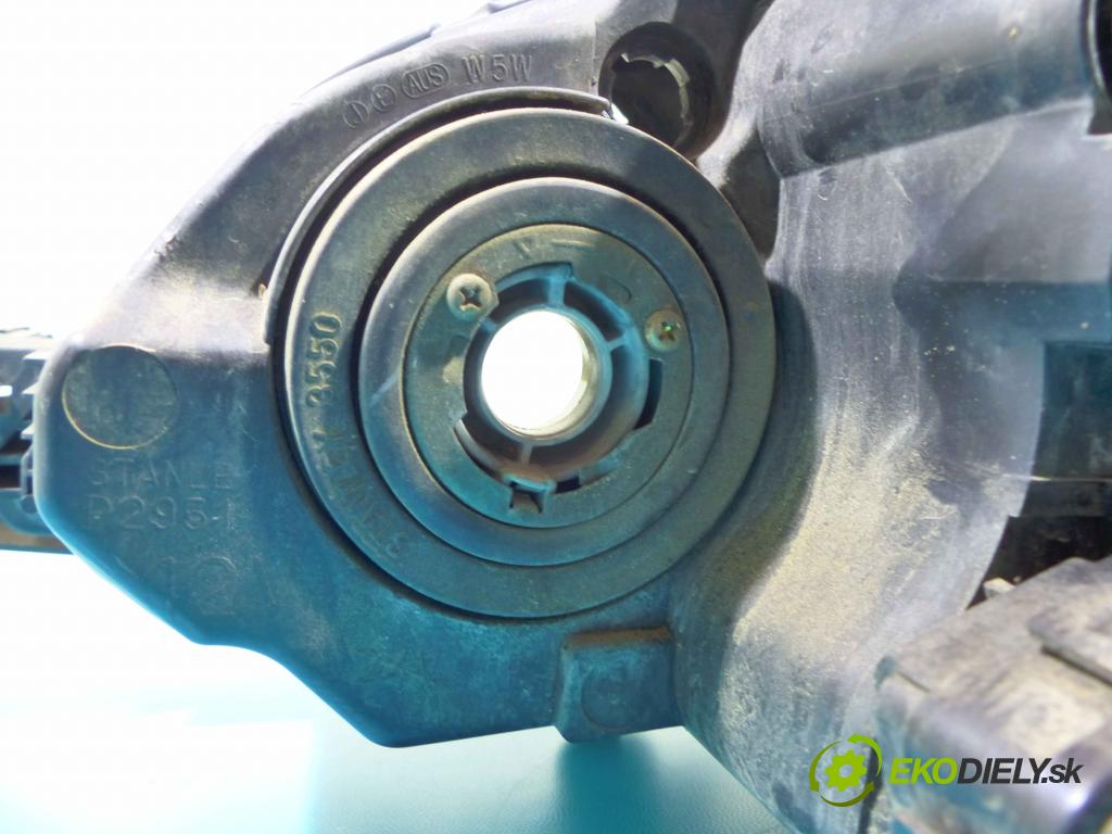 Mazda 3 I BK 2003-2009 1.6 16v 105 HP manual 77 kW 1598 cm3 5- Reflektor: pravý  (Pravé)