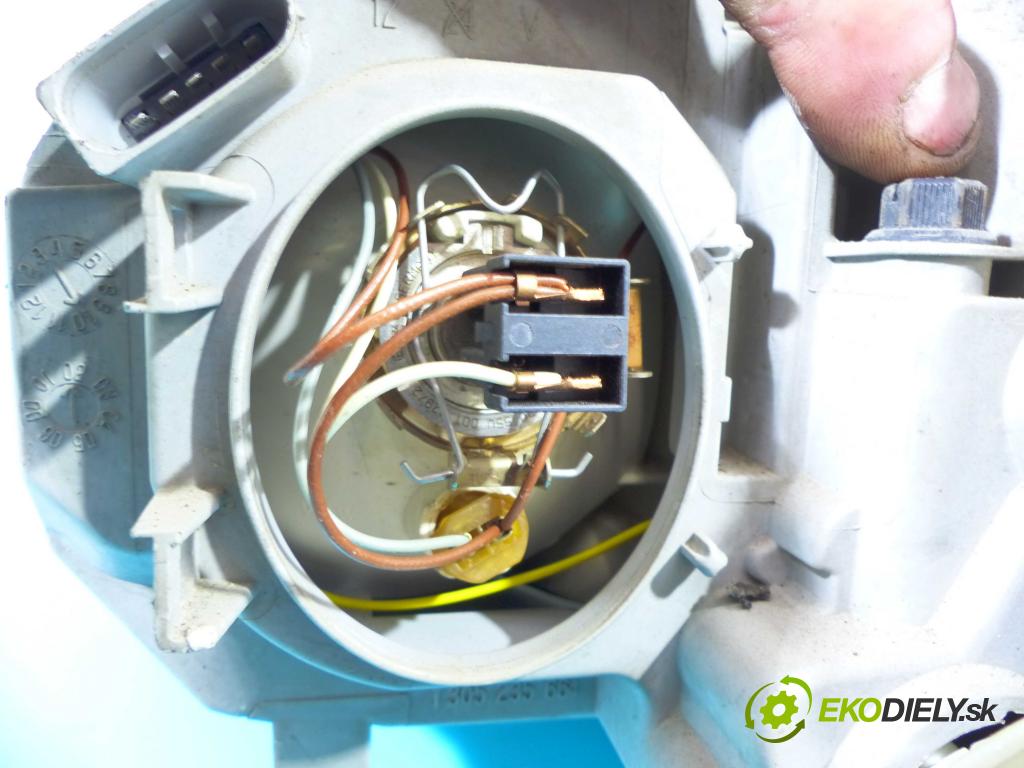 Mercedes C W203 2000-2007 2.0 129 HP manual 95 kW 1998 cm3 4- Reflektor: pravý 0301166202 (Pravé)