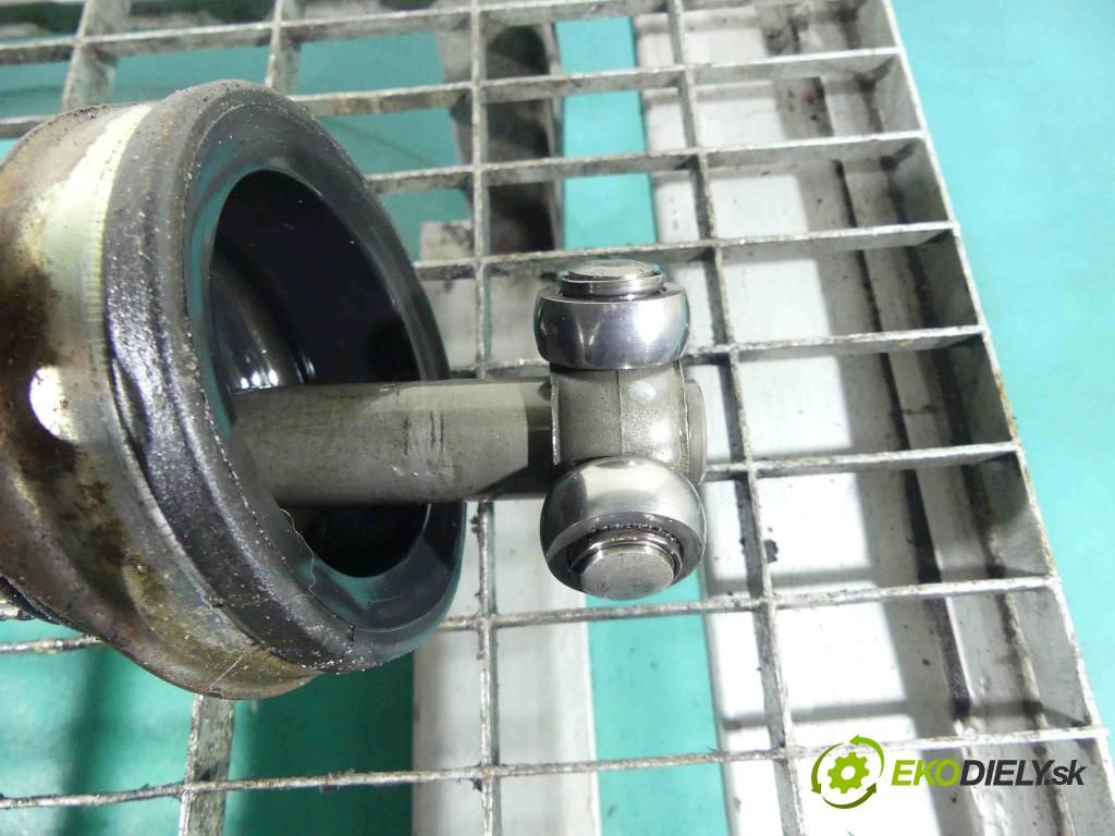 Dacia Sandero I 2008-2012 1.6 8v 84KM manual 62 kW 1598 cm3 5- poloos ľavé  (Poloosy)