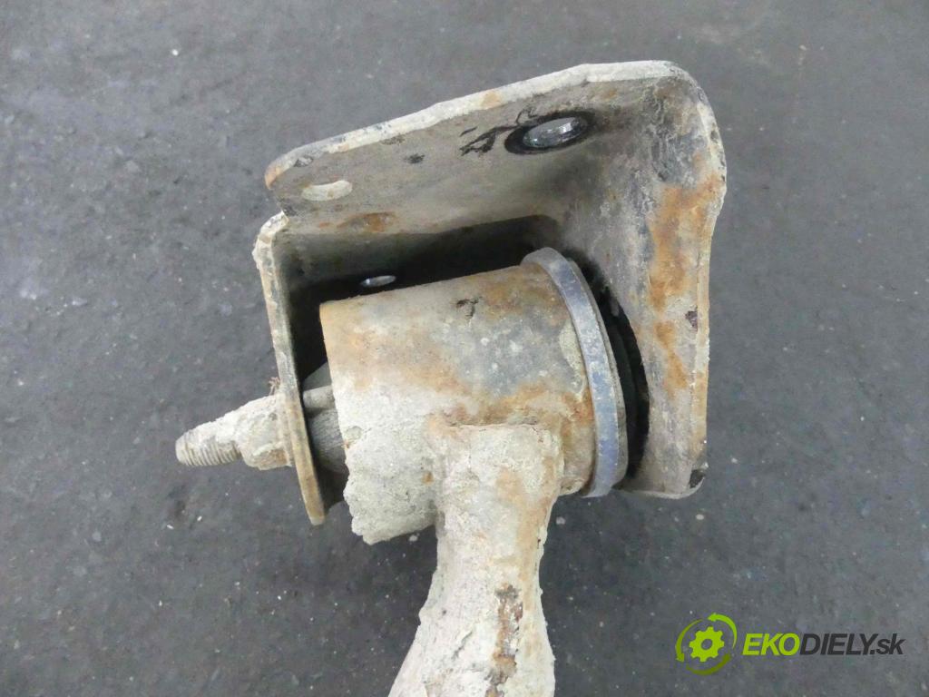 Dacia Sandero I 2008-2012 1.6 8v 84KM manual 62 kW 1598 cm3 5- zadní výztuha