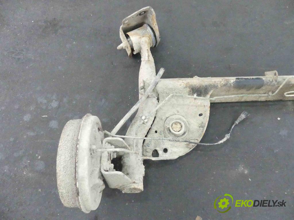 Dacia Sandero I 2008-2012 1.6 8v 84KM manual 62 kW 1598 cm3 5- zadní výztuha