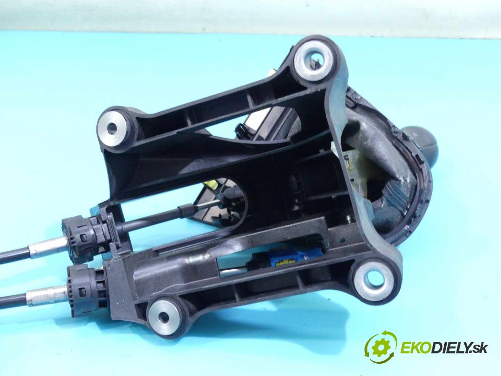 Toyota Verso 2009-2018 2.0 D4D 126 HP manual 93 kW 1998 cm3 5- Páka: Změny: stupeň,rýchlosť 112102525 (Rýchlostné páky / kulisy)