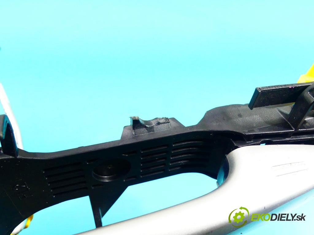 Toyota Verso 2009-2018 2.0 D4D 126 HP manual 93 kW 1998 cm3 5- rukoväť predné ľavé mimo:  (Vonkajšie predné ľavé)