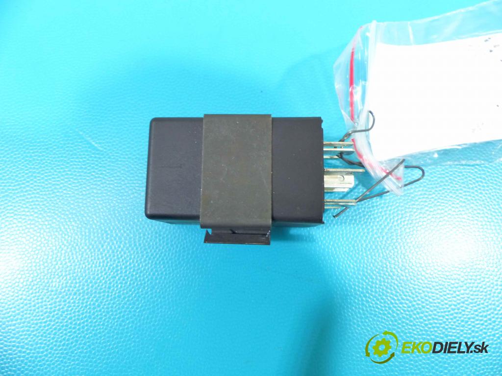 Volvo S80 II 2006-2016 3.2b 238HP automatic 175 kW 3192 cm3 4- Relé: 30667514 (Relé)