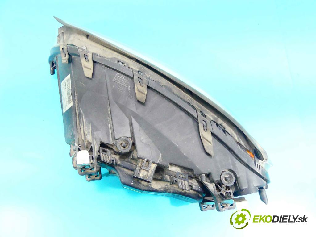 Volvo S80 II 2006-2016 3.2b 238HP automatic 175 kW 3192 cm3 4- Reflektor: pravý 30796134 (Pravé)