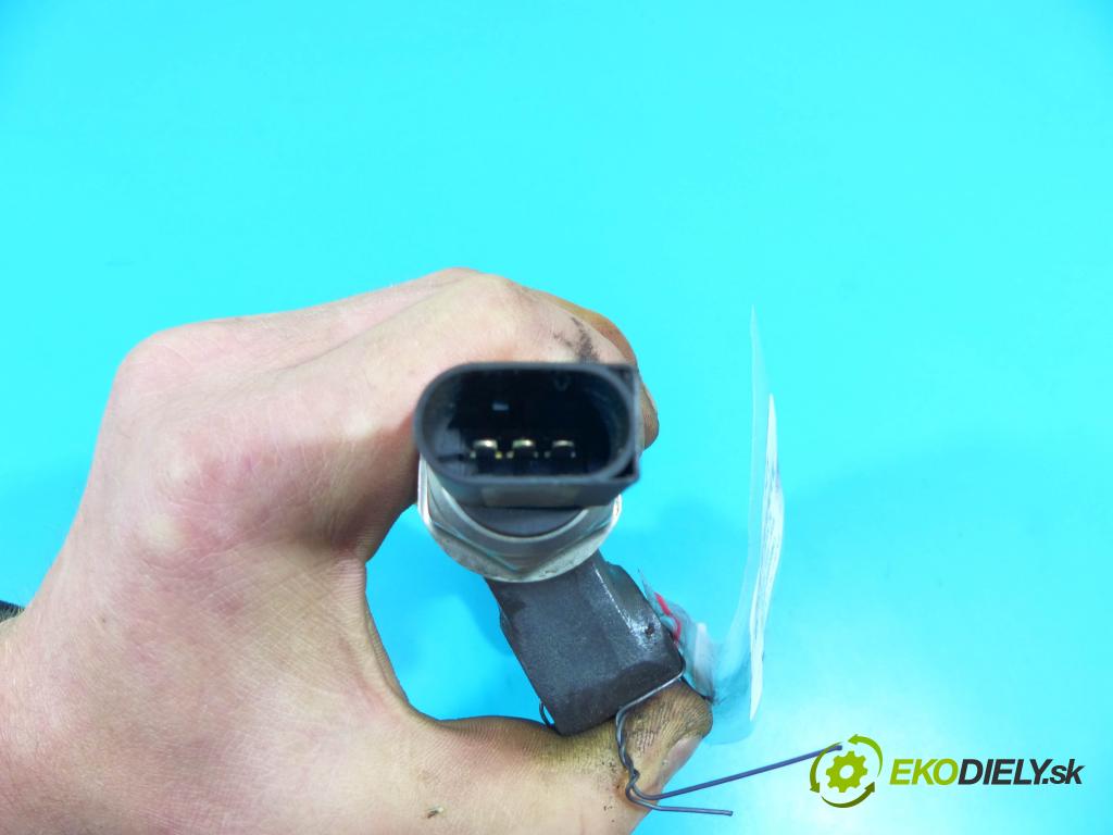 Kia Carnival 1999-2005 2.9 crdi 145 HP manual 106,3 kW 2902 cm3 5- lišta vstrekovacia R9144Z060A (Vstrekovacie lišty)