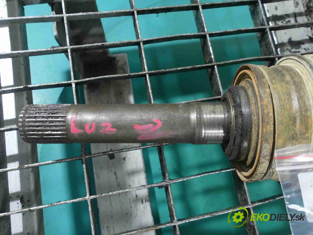 Mitsubishi Pajero I 1982-1991 2.5 karburátor: 103 HP manual 76 kW 2531 cm3 3- poloos ľavé  (Poloosy)