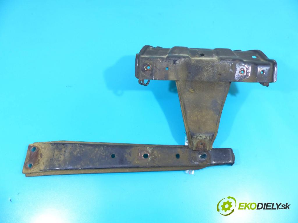 Mitsubishi Pajero I 1982-1991 2.5 karburátor: 103 hp manual 76 kW 2531 cm3 3- stěna přední  (Výztuhy přední)