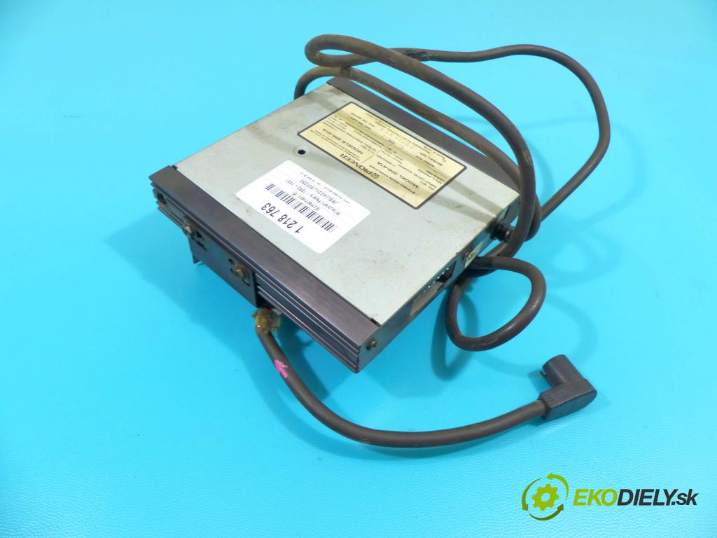 Mitsubishi Pajero I 1982-1991 2.5 karburátor: 103 HP manual 76 kW 2531 cm3 3- Zesilovač: JB246944 (Zosilňovače)