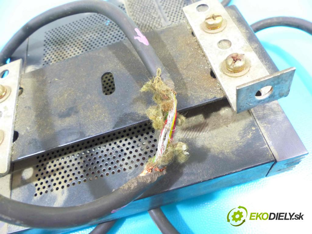 Mitsubishi Pajero I 1982-1991 2.5 karburátor: 103 HP manual 76 kW 2531 cm3 3- Zesilovač: JB246944 (Zosilňovače)