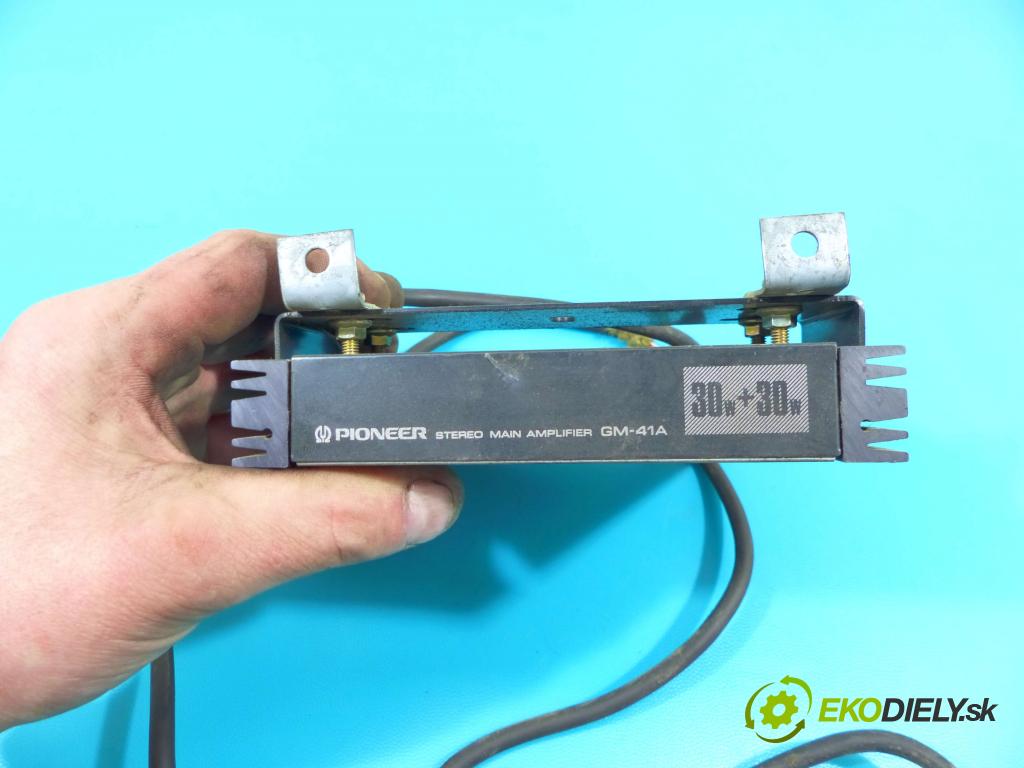 Mitsubishi Pajero I 1982-1991 2.5 karburátor: 103 HP manual 76 kW 2531 cm3 3- Zesilovač: JB246944 (Zosilňovače)