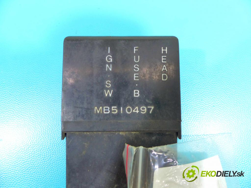 Mitsubishi Pajero I 1982-1991 2.5 karburátor: 103 HP manual 76 kW 2531 cm3 3- Relé: MB510497 (Relé)