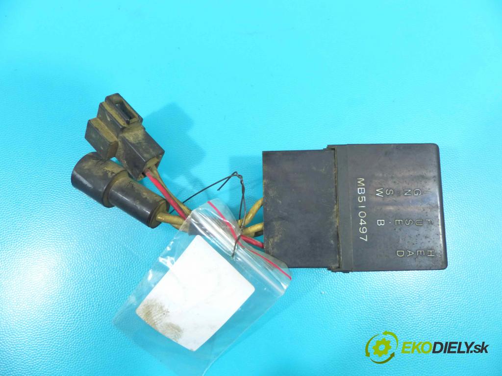 Mitsubishi Pajero I 1982-1991 2.5 karburátor: 103 HP manual 76 kW 2531 cm3 3- Relé: MB510497 (Relé)