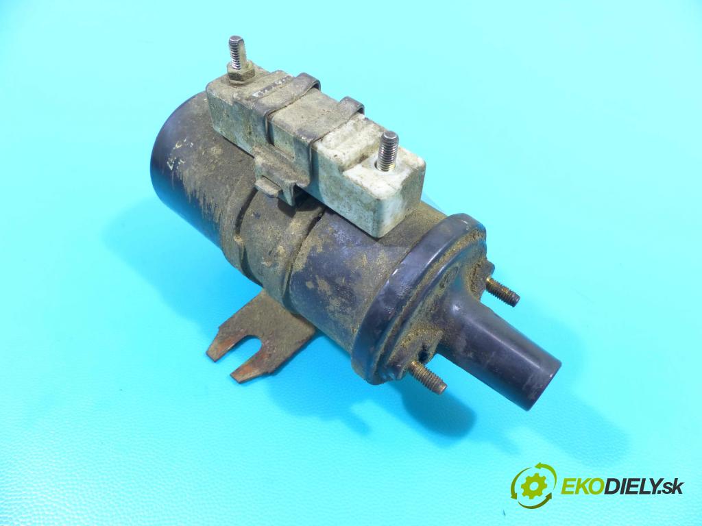 Mitsubishi Pajero I 1982-1991 2.5 karburátor: 103 HP manual 76 kW 2531 cm3 3- cievka zapaľovacia  (Zapaľovacie cievky, moduly)