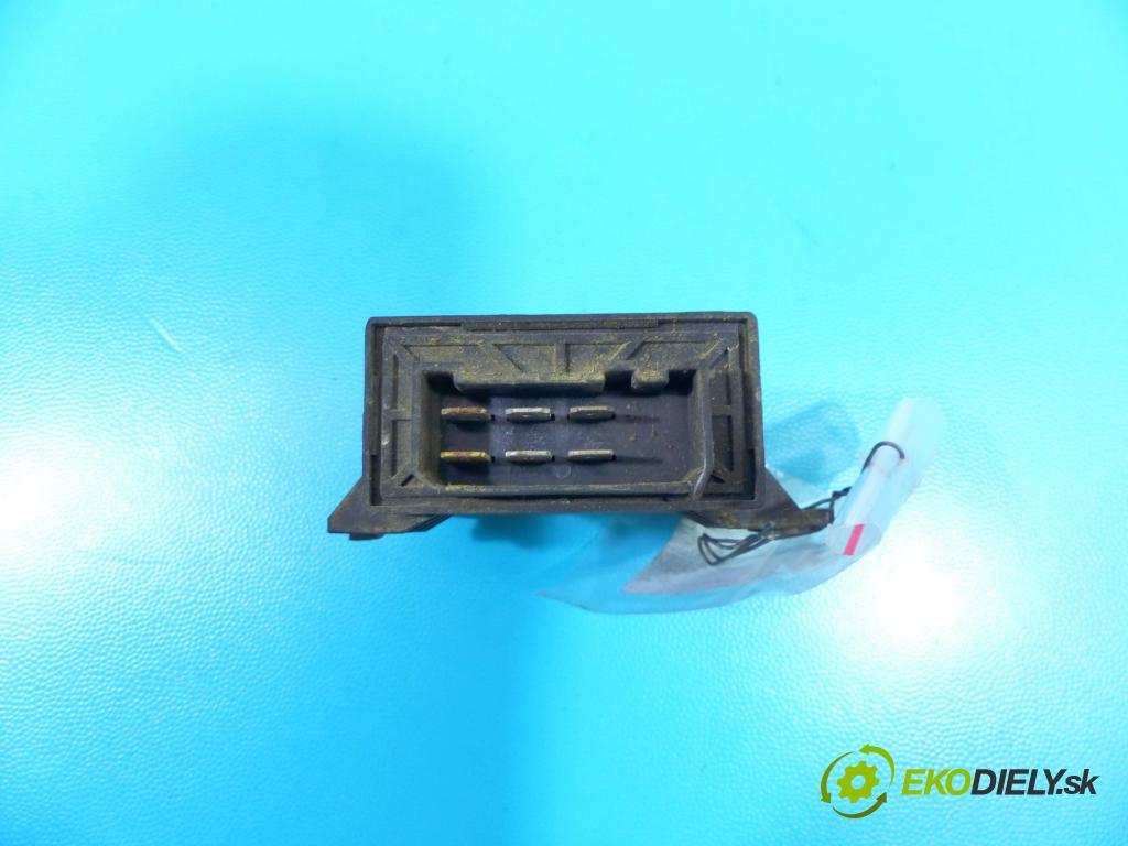 Mitsubishi Pajero I 1982-1991 2.5 karburátor: 103 HP manual 76 kW 2531 cm3 3- Relé: 0335411027 (Relé)