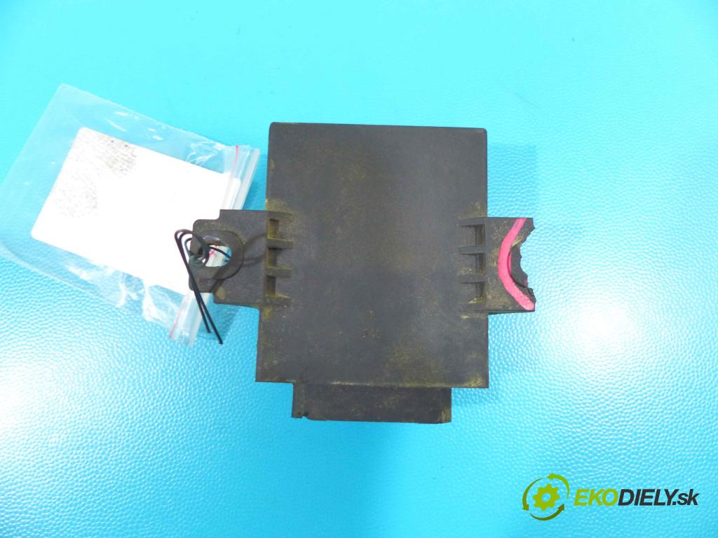 Mitsubishi Pajero I 1982-1991 2.5 karburátor: 103 HP manual 76 kW 2531 cm3 3- Relé: 0335411027 (Relé)