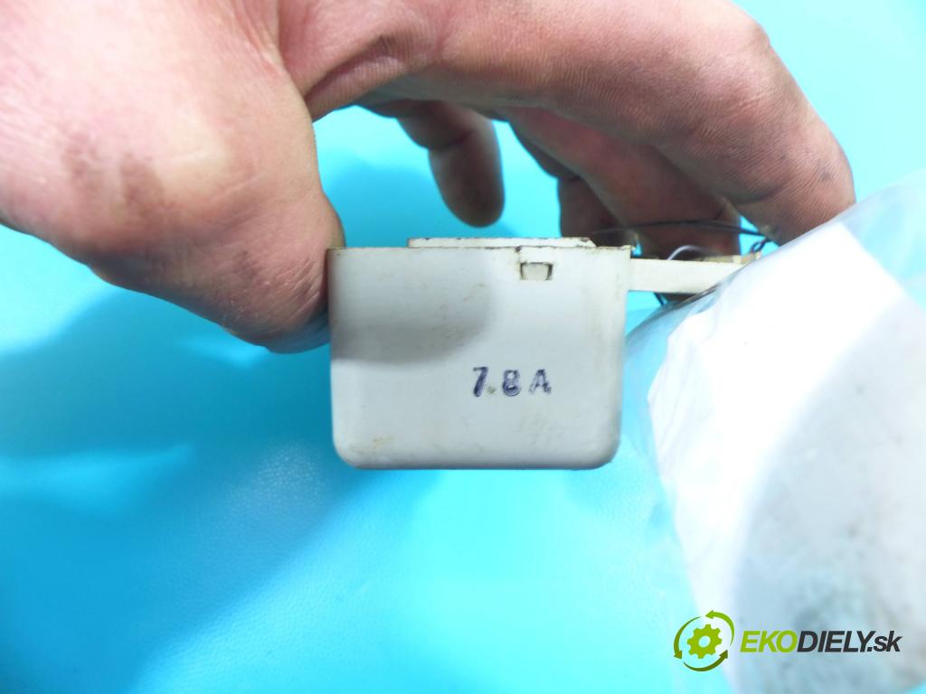 Mitsubishi Pajero I 1982-1991 2.5 karburátor: 103 HP manual 76 kW 2531 cm3 3- Relé:  (Relé)