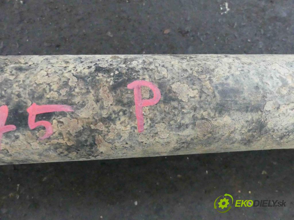 Mitsubishi Pajero I 1982-1991 2.5 karburátor: 103 HP manual 76 kW 2531 cm3 3- Hřídel:  (Kardaňové hriadele)