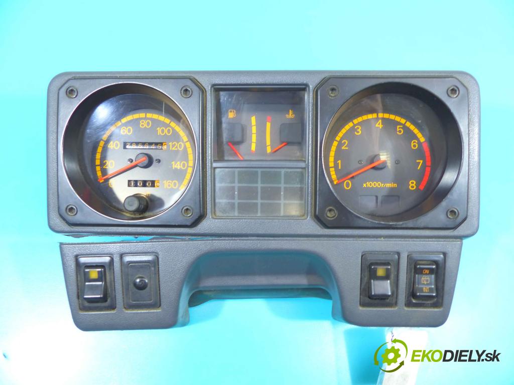 Mitsubishi Pajero I 1982-1991 2.5 karburátor: 103 HP manual 76 kW 2531 cm3 3- prístrojovka/ budíky MB716914 (Prístrojové dosky, displeje)