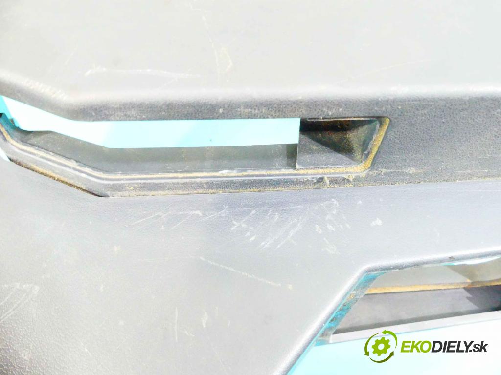 Mitsubishi Pajero I 1982-1991 2.5 karburátor: 103 HP manual 76 kW 2531 cm3 3- operadlo  (Lakťové opierky)