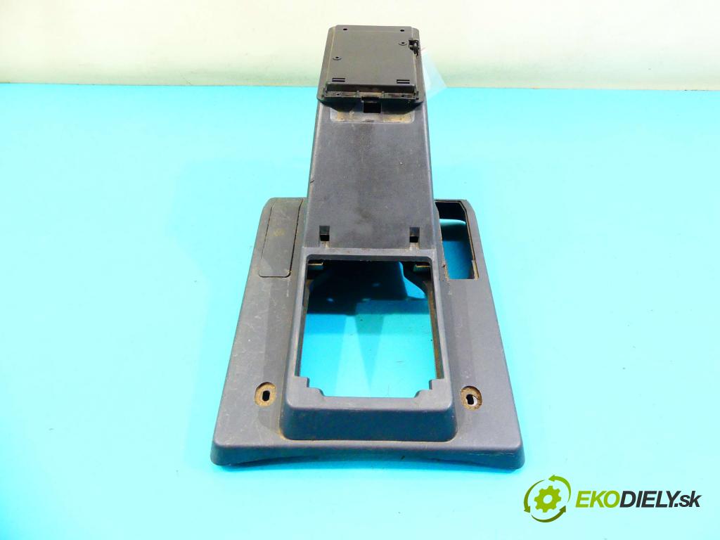 Mitsubishi Pajero I 1982-1991 2.5 karburátor: 103 HP manual 76 kW 2531 cm3 3- operadlo  (Lakťové opierky)