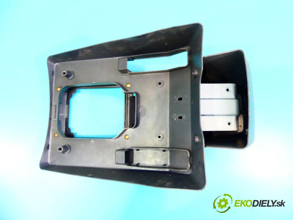 Mitsubishi Pajero I 1982-1991 2.5 karburátor: 103 HP manual 76 kW 2531 cm3 3- operadlo  (Lakťové opierky)