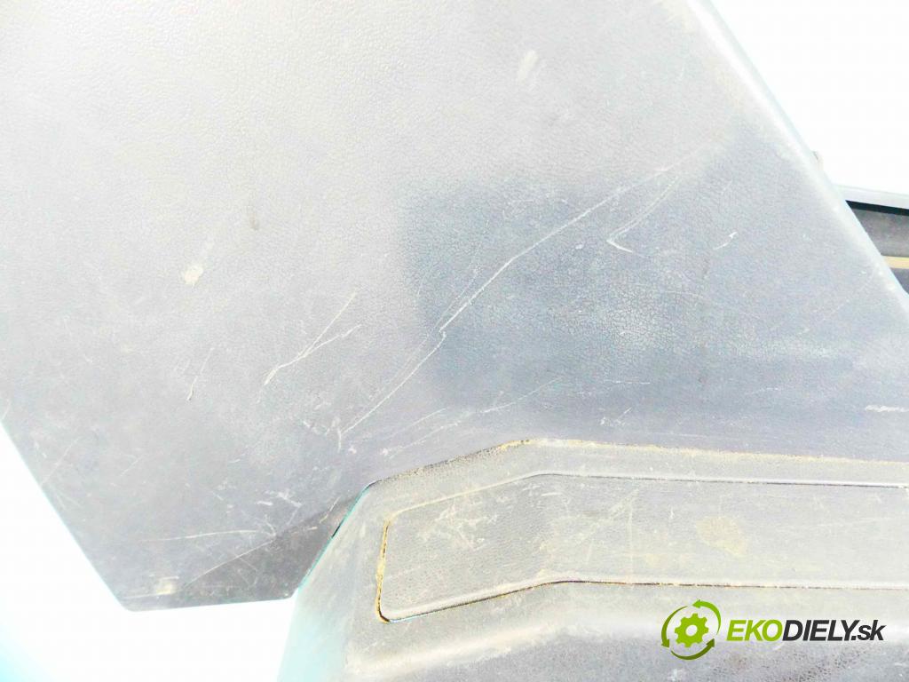 Mitsubishi Pajero I 1982-1991 2.5 karburátor: 103 HP manual 76 kW 2531 cm3 3- operadlo  (Lakťové opierky)