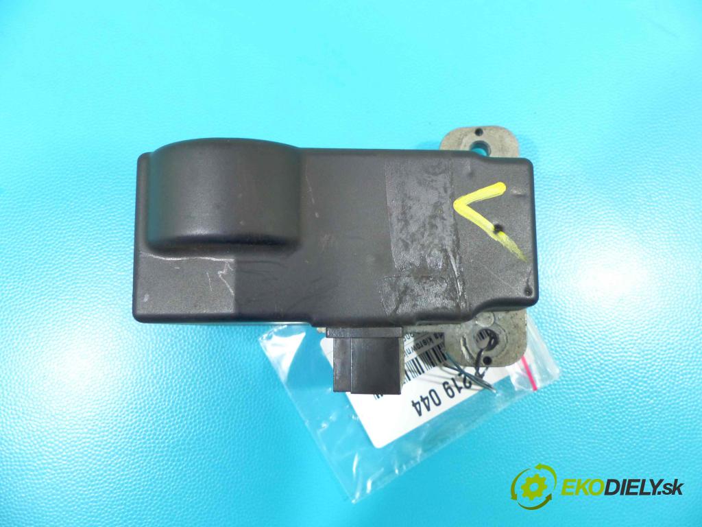 Vw Passat B6 2005-2010 1.9 tdi 105 HP manual 77 kW 1896 cm3 5- Blokáda: řízení: 3C0905861D (Ostatné)