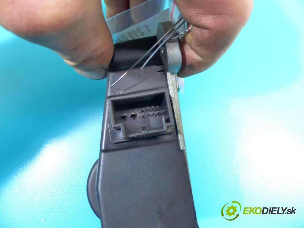 Vw Passat B6 2005-2010 1.9 tdi 105 HP manual 77 kW 1896 cm3 5- Blokáda: řízení: 3C0905861D (Ostatné)