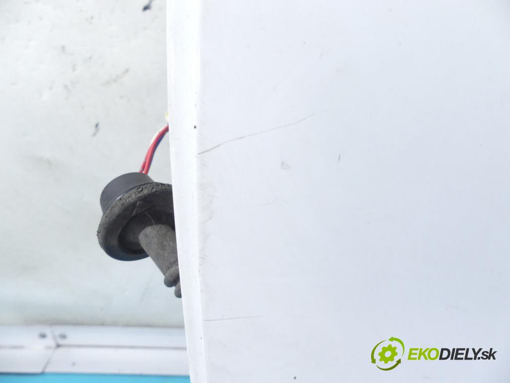 Toyota Corolla E12 2001-2009 1.4 vvti 97KM manual 71 kW 1398 cm3 5- dvere zadné ľavé (Ostatné)