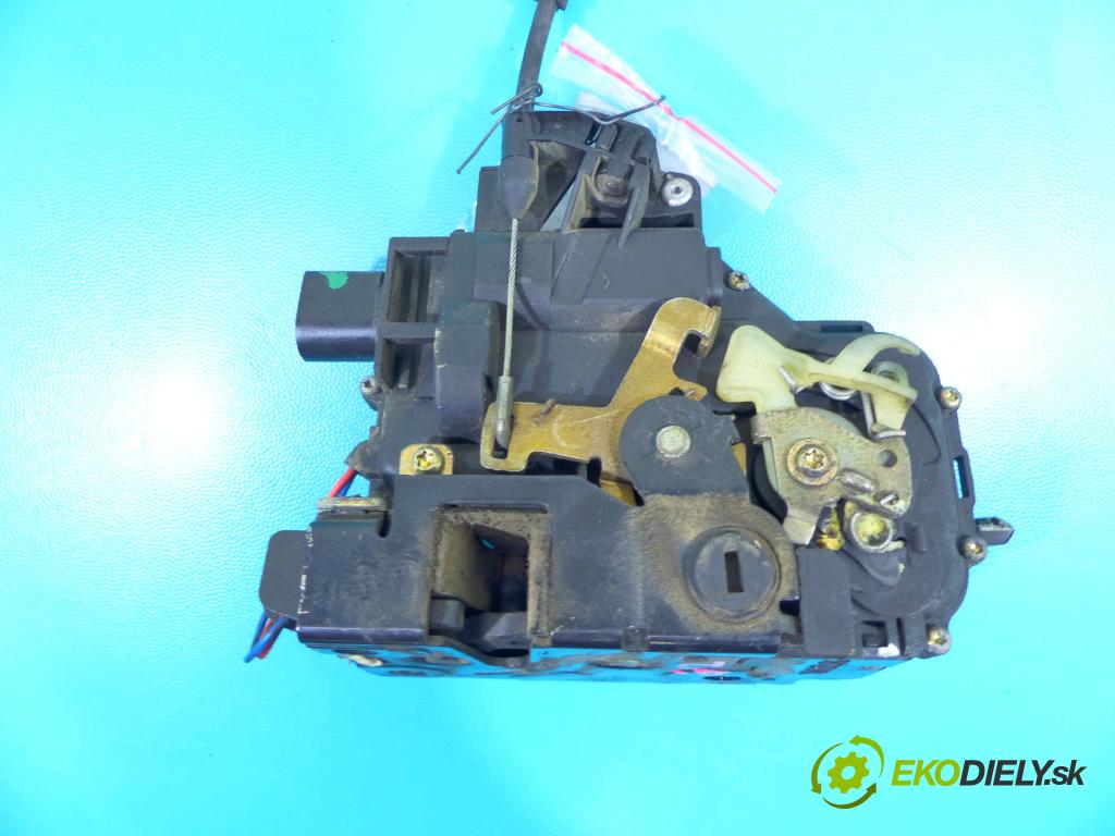 Vw Bora 1.9 tdi 116 hp manual 85 kW 1896 cm3 4- zámek zadní pravý
