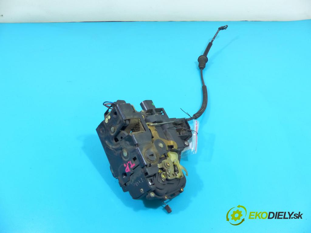 Vw Bora 1.9 tdi 116 hp manual 85 kW 1896 cm3 4- zámek zadní pravý 